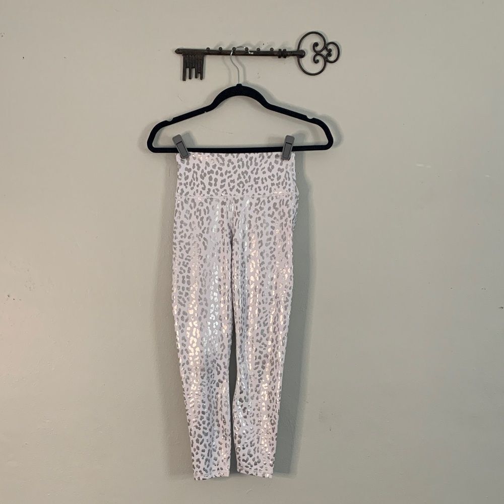 Fabletics PowerHold High Waisted Leopard Print Leggings White Gray Women’s small